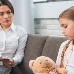 التدخل المبكر يصنع الفرق: متى يجب زيارة طبيب نفسي للتوحد بالقرب مني