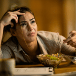 اضطرابات الأكل والصحة النفسية: متى يجب زيارة الأخصائي النفسي أو الطبيب النفسي