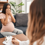 الصحة النفسية للأم في دائرة الاهتمام: العلاج النفسي خلال الحمل وما بعده